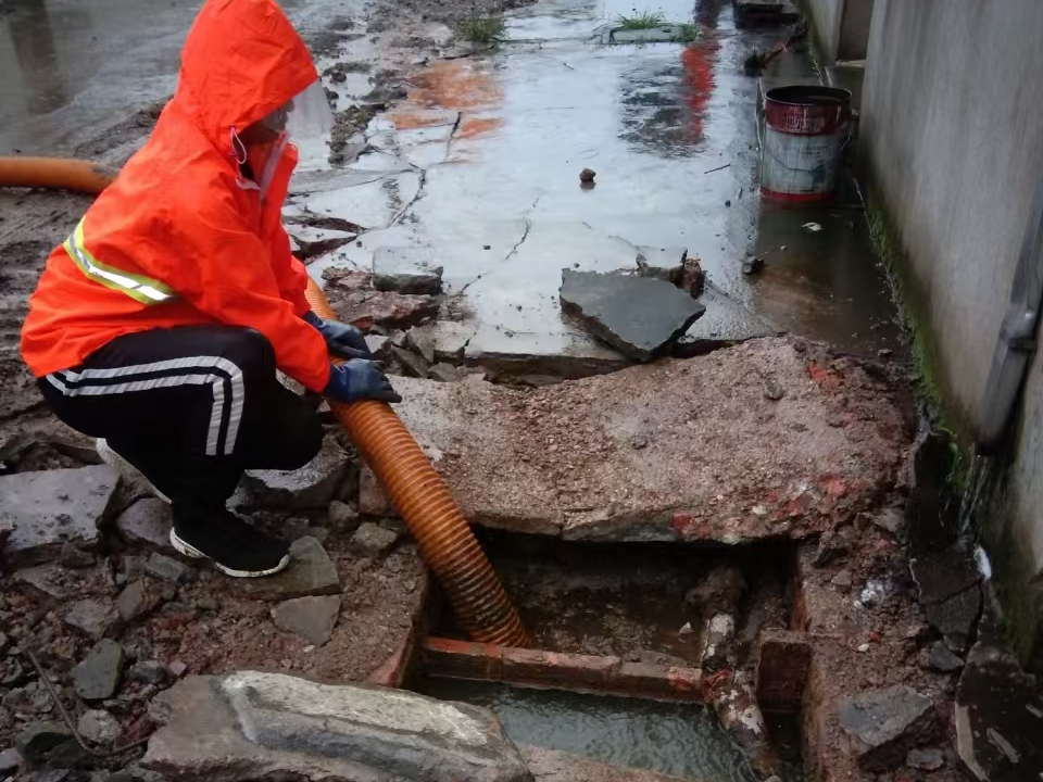 陵城专业清理污水池 炜誉市政以规范流程守护城市 “肠道”